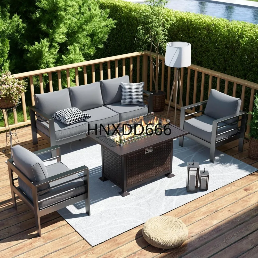 Outdoor Furniture And Fire Pit - مجموعة أثاث الفناء مع طاولة ذات