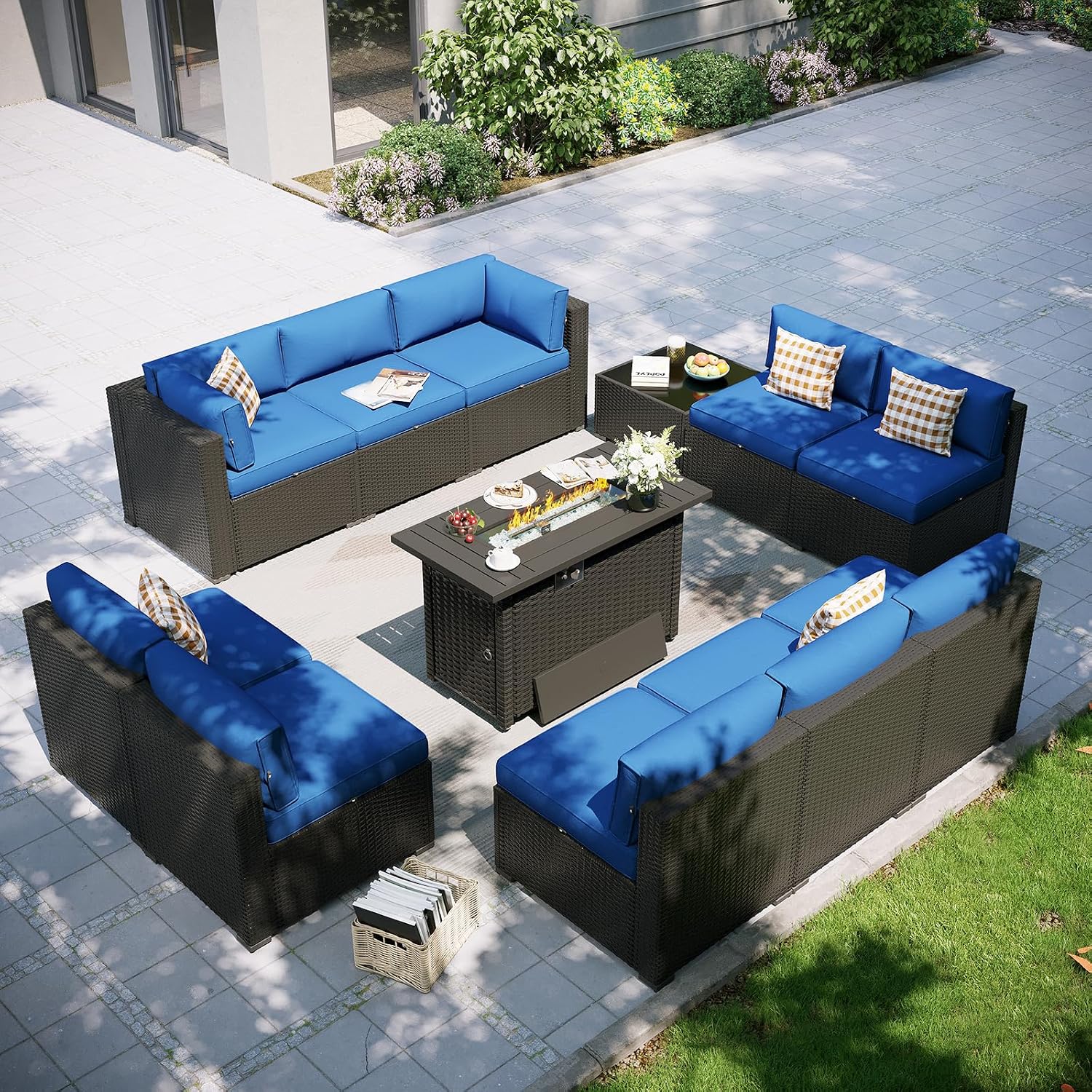 Outdoor Furniture And Fire Pit - طقم أثاث فناء مع طاولة حفرة